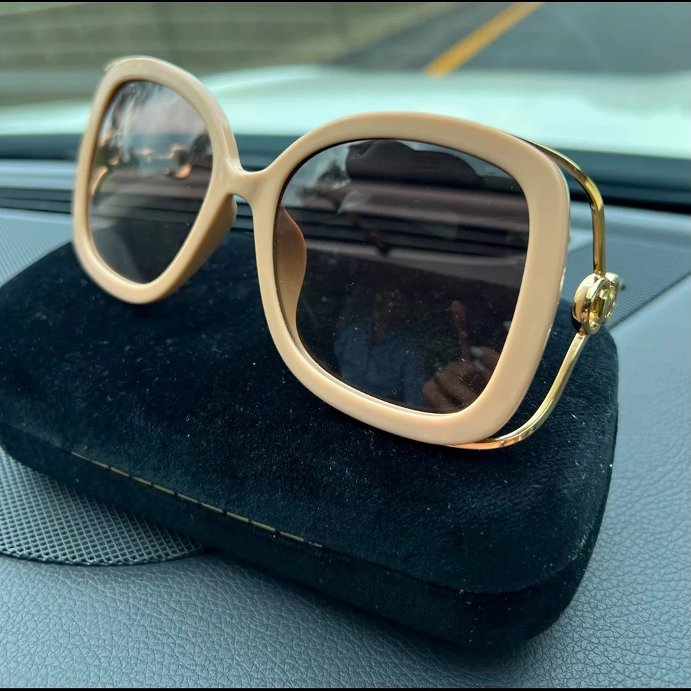 Gucci luxurious oversized sunglasses ⭐️⭐️⭐️